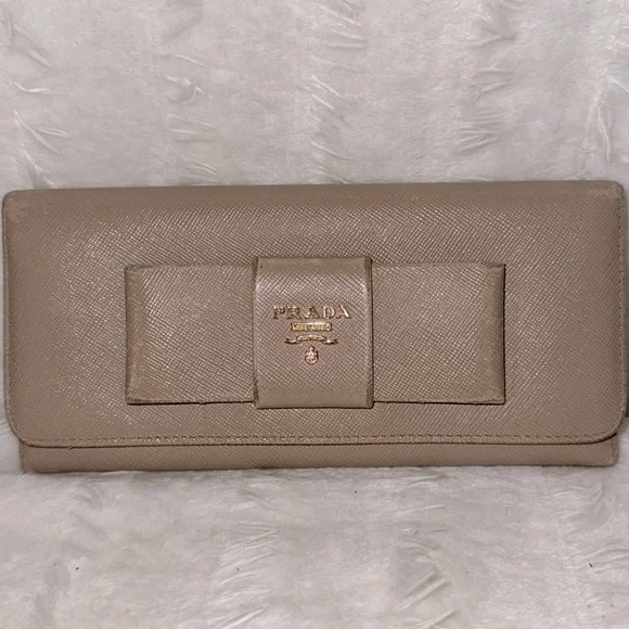 💛 SOLD 💛 Prada Saffiano Leather Bow Continental Wallet - Picture 2 of 16